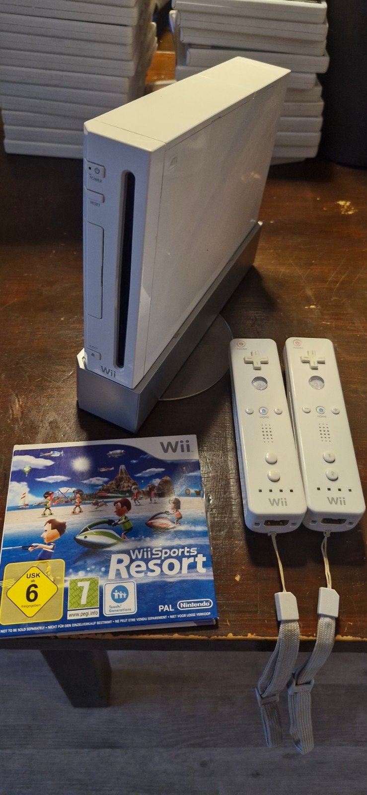Wii Console met 2 controllers en Wii Sports Resort, Spelcomputers en Games, Ophalen of Verzenden, Gebruikt, Met 2 controllers