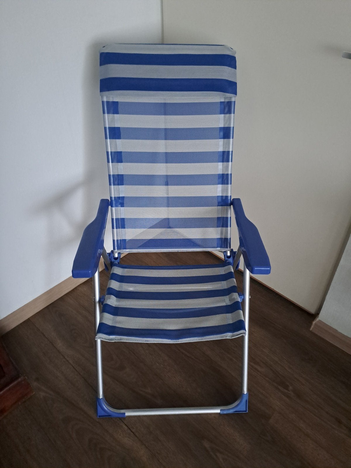 Opvouwbare strandstoel blauw-wit gestreept heeft 4 standen, Ophalen of Verzenden, Gebruikt, Metaal, Inklapbaar