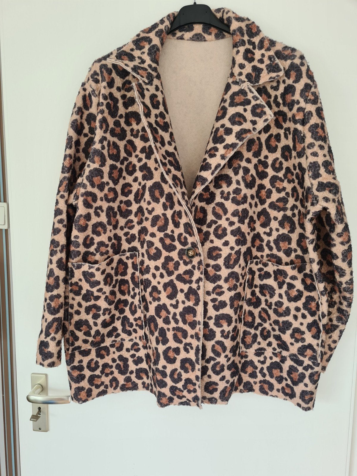 Leopard Jasje, Beige, Maat 46/48 (XL) of groter, Nieuw, Ophalen of Verzenden