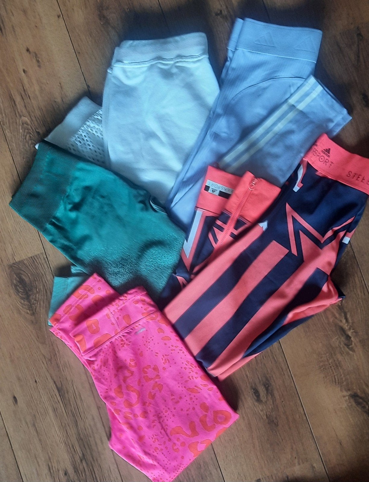5 stuks sport leggings en broeken merken Adidas gymshark S, Ophalen of Verzenden, Zo goed als nieuw, Maat 36 (S)