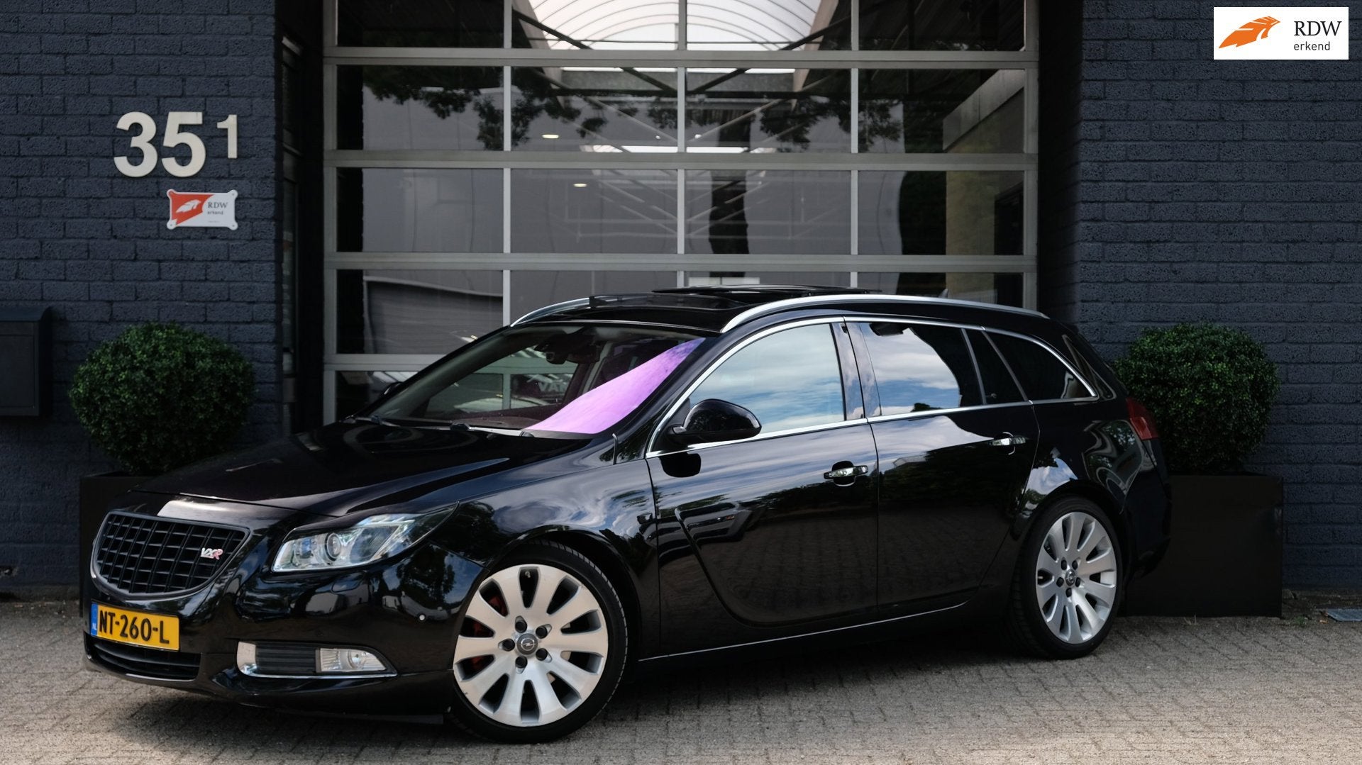 Opel Insignia Sports Tourer 2.8 T Cosmo 4x4 Leder | Panorama, Auto's, Opel, Automaat, Euro 5, Gebruikt, Zwart