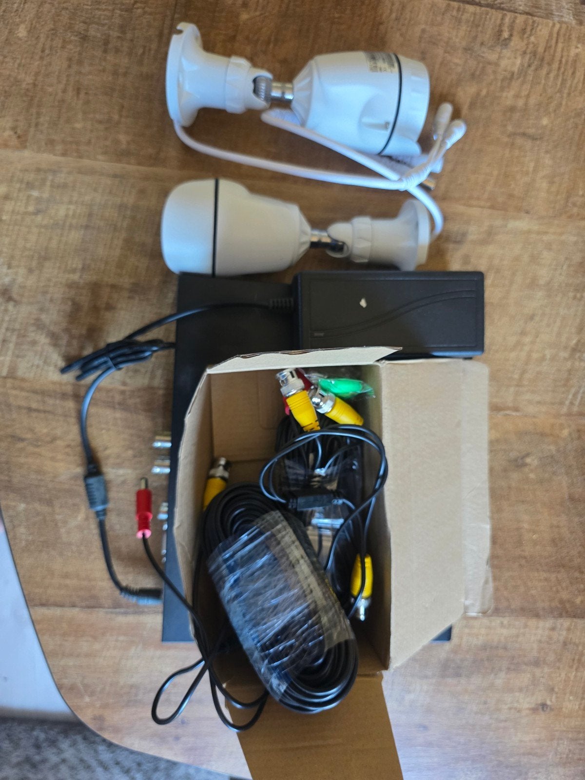 Beveiligingscamerasysteem met 3 camera's en DVR, Ophalen of Verzenden, Gebruikt, Binnencamera