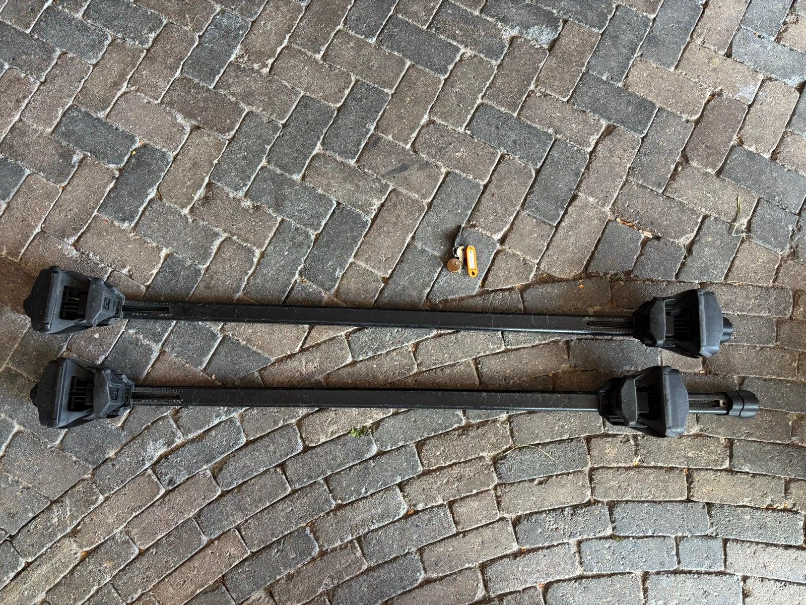 Thule dakdragers met sleutels, Ophalen, Gebruikt