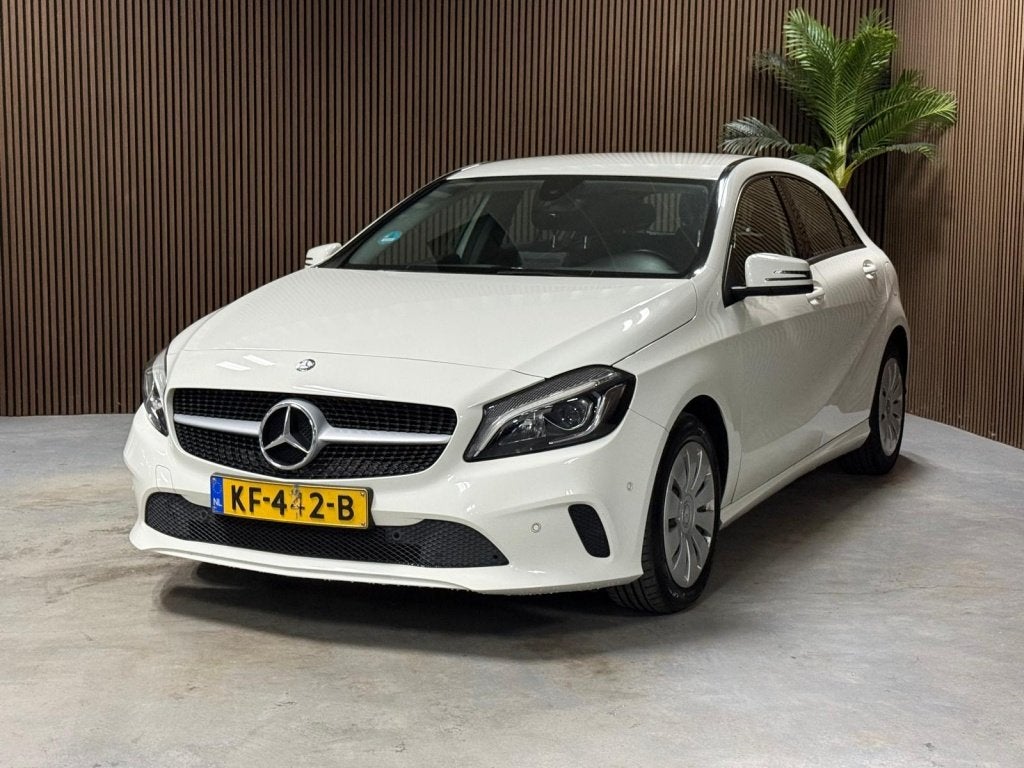 Mercedes-Benz A-Klasse 160 Ambition (bj 2016), Auto's, Gebruikt, Euro 6, 4 cilinders, Wit