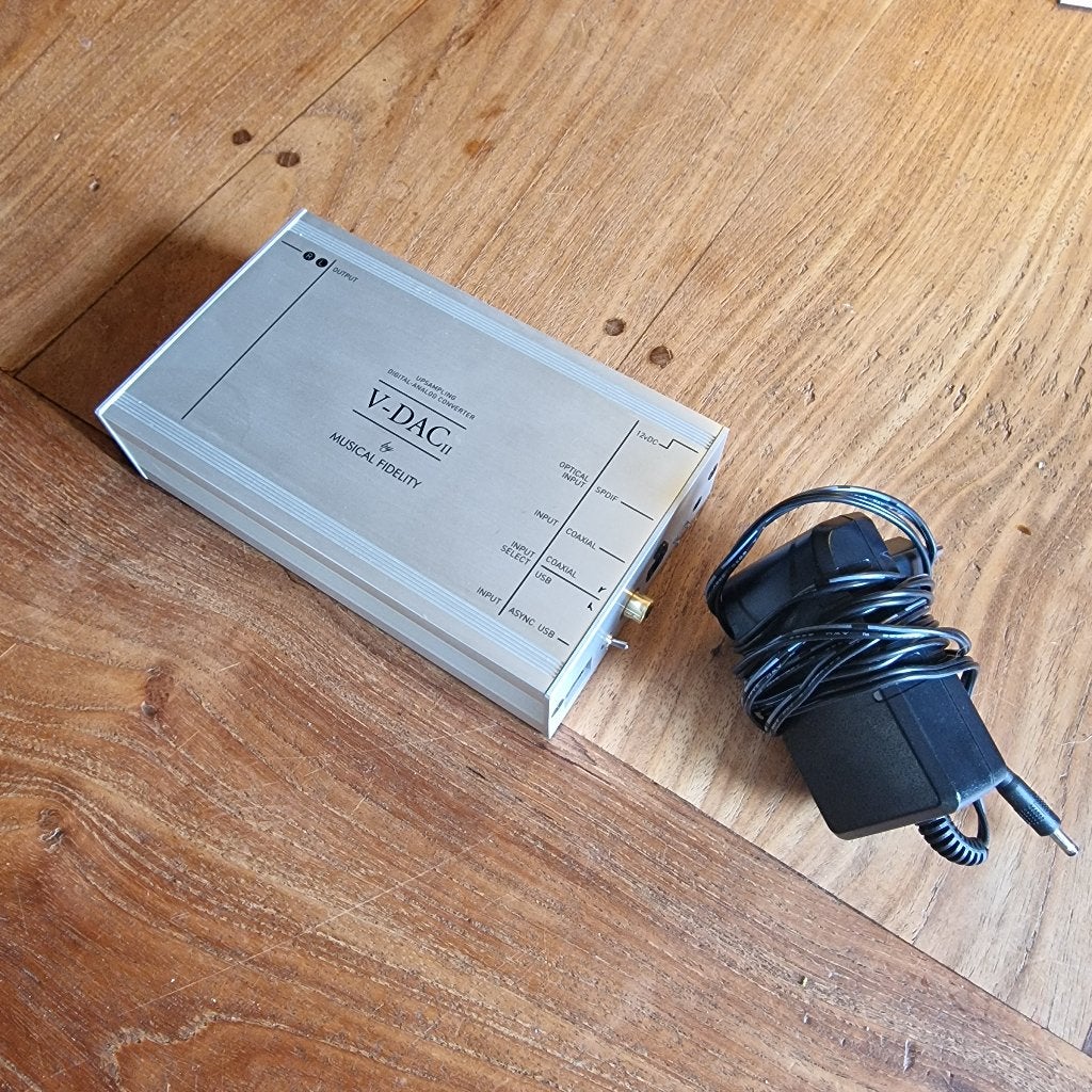 Musical Fidelity V-DAC II Upsampling DAC met adapter, Audio, Tv en Foto, Converters, Ophalen of Verzenden, Zo goed als nieuw