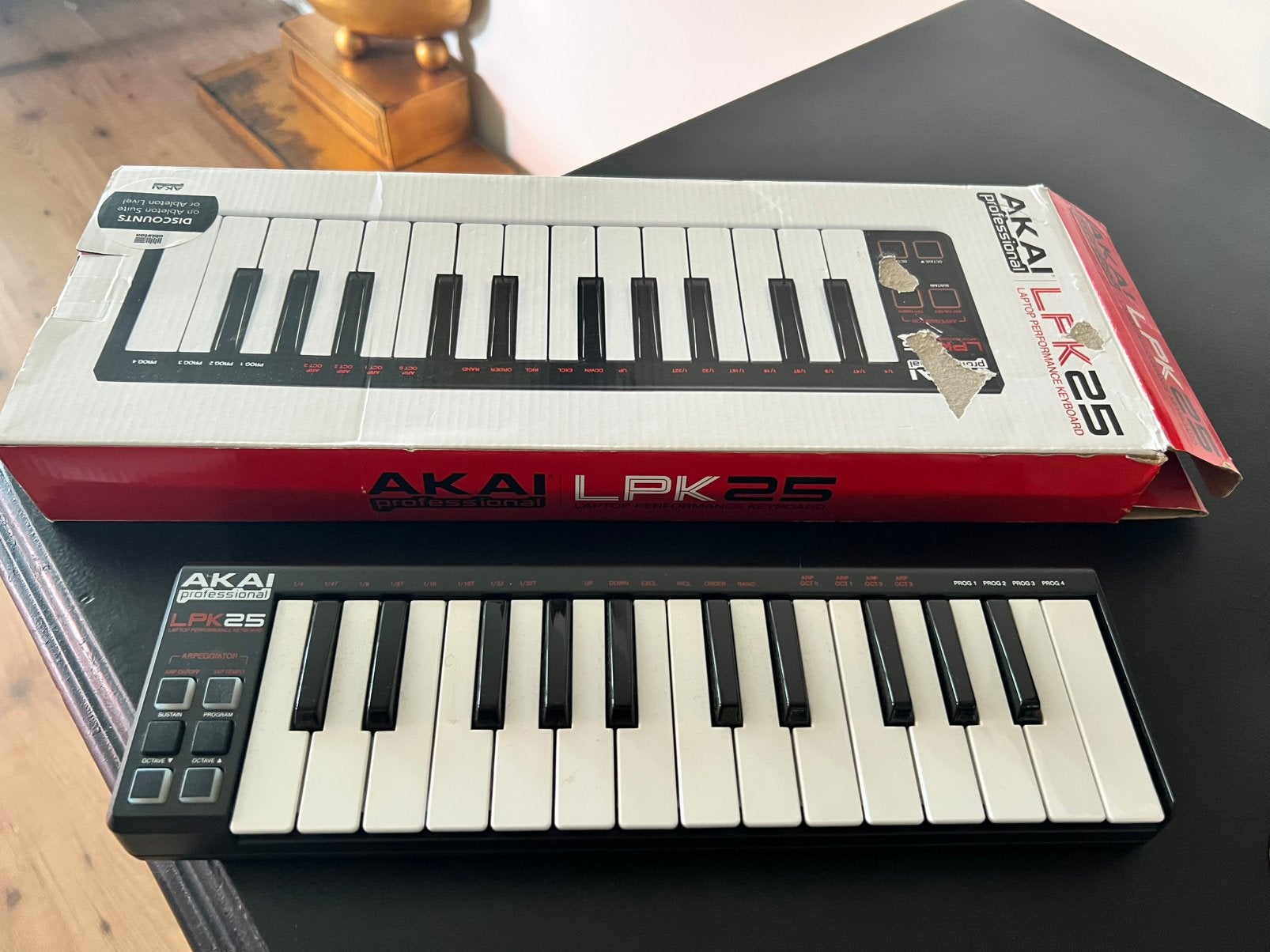 Akai LPK 25 laptop performance keyboard, Muziek en Instrumenten, Midi-apparatuur, Ophalen of Verzenden, Zo goed als nieuw