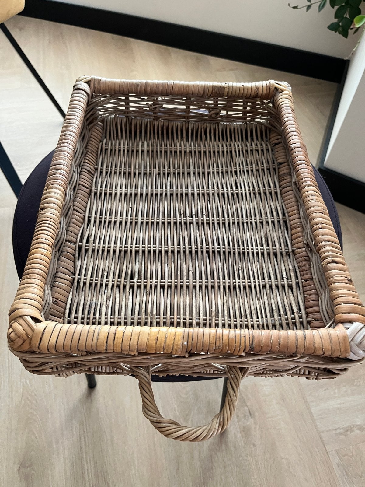 Riviera Maison rieten dienblad 27x35 met handvatten, Gebruikt, Gevlochten, Mand, Ophalen of Verzenden