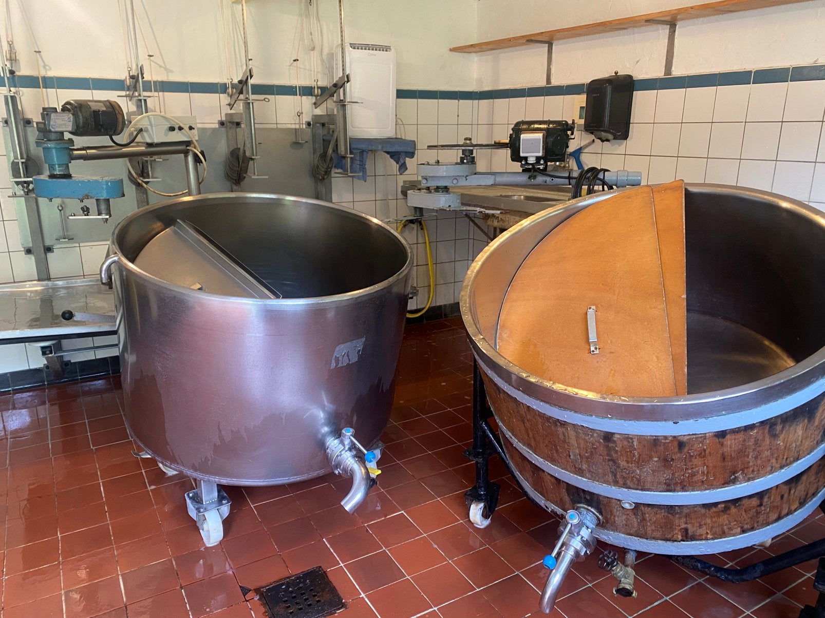 RVS kaaspers & kaastobbe 300 & 250 liter voor kaasmakerij, Ophalen