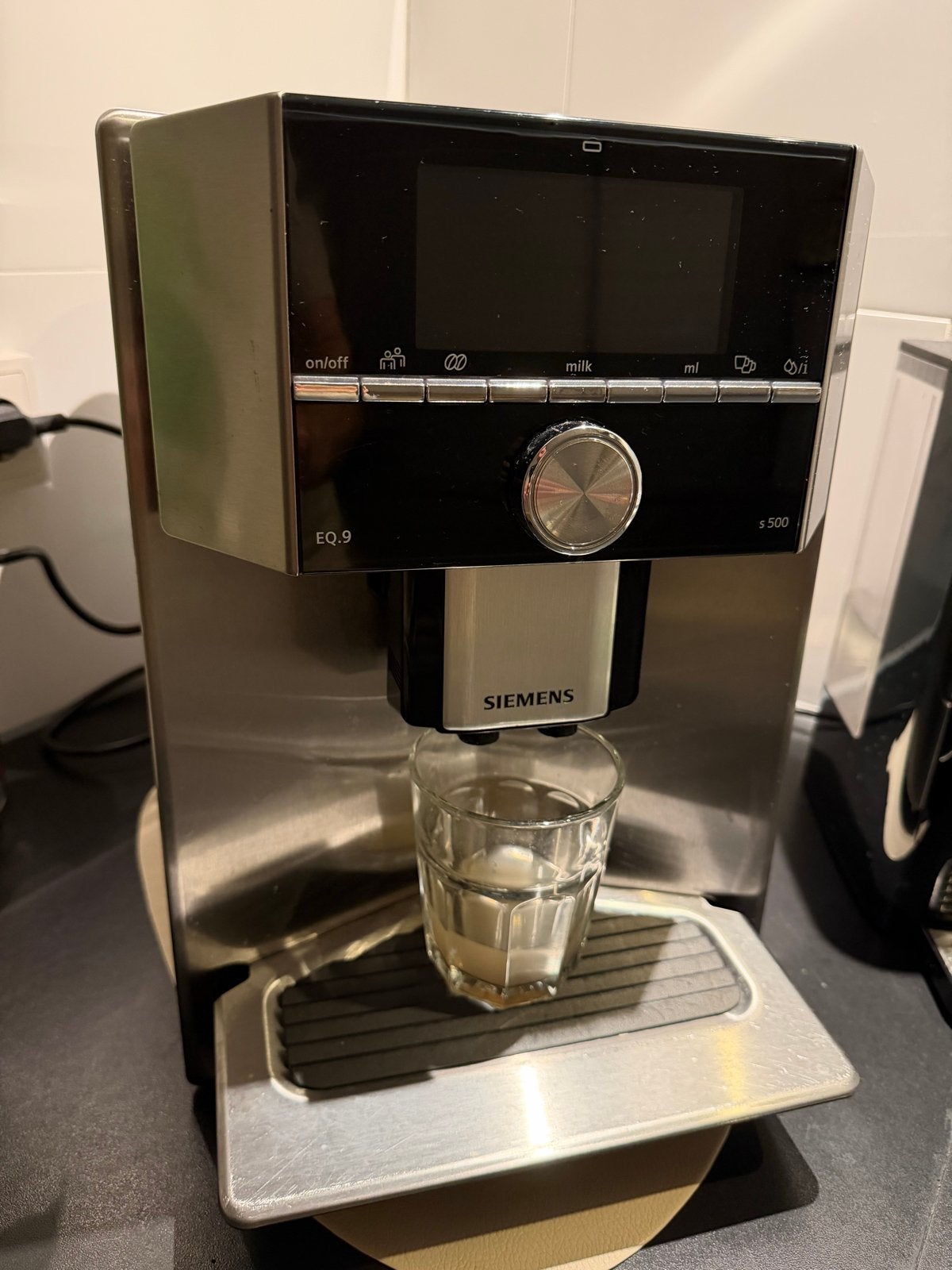 Siemens EQ.9 S500 Volautomatische Espressomachine, Witgoed en Apparatuur, Ophalen, Gebruikt, Espresso apparaat, Koffiebonen