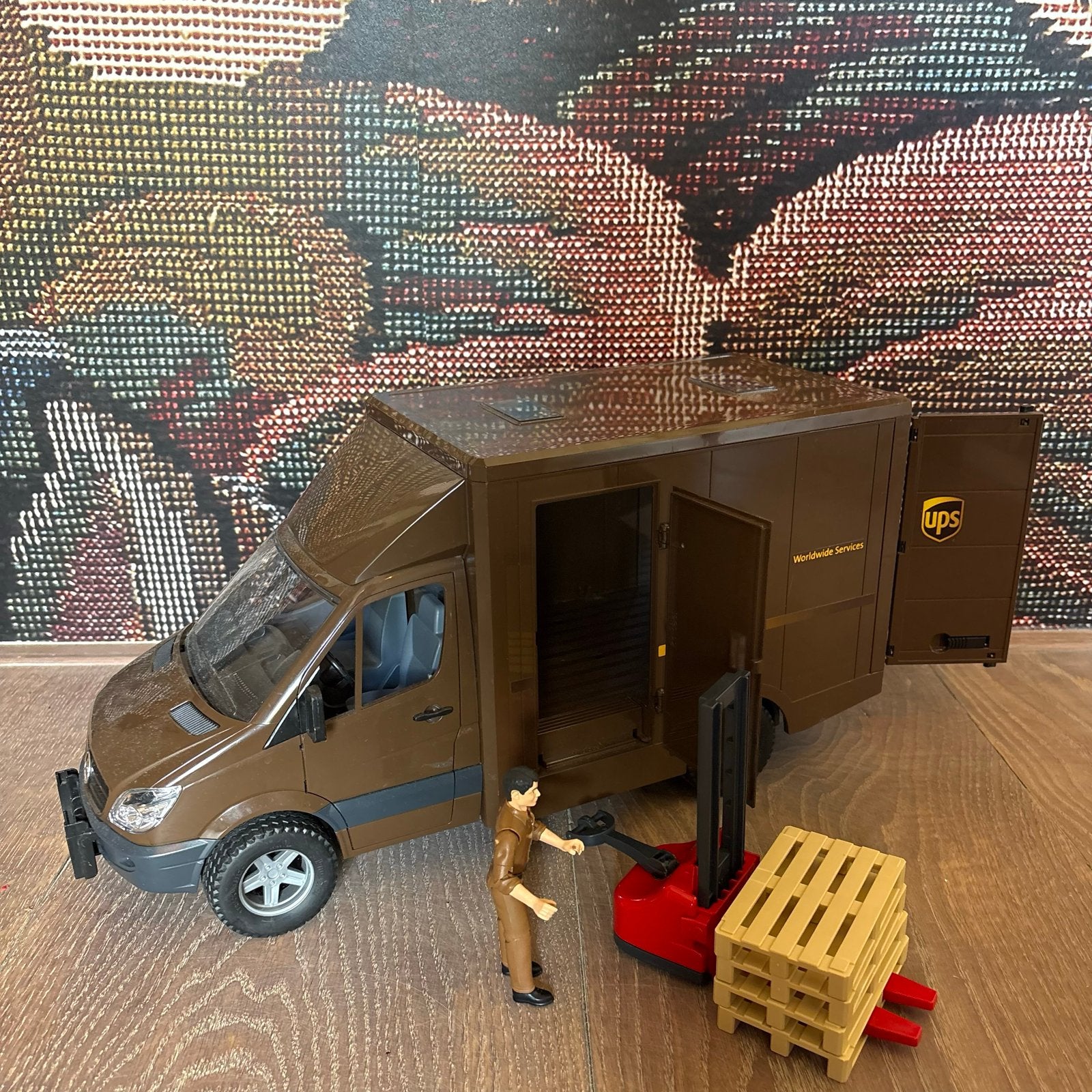 Bruder MB Sprinter UPS met chauffeur en accessoires, Ophalen of Verzenden, Zo goed als nieuw