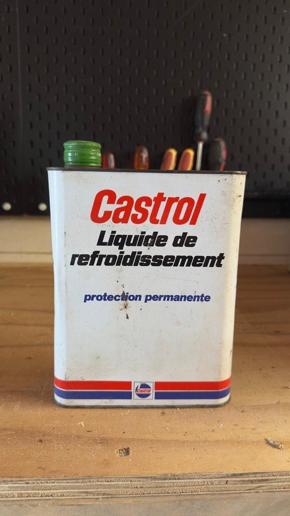 Vintage Castrol Koelvloeistof Blik (2L) - VOL/Unopened, Verzamelen, Blikken, Ophalen of Verzenden, Gebruikt, Overige, Overige merken