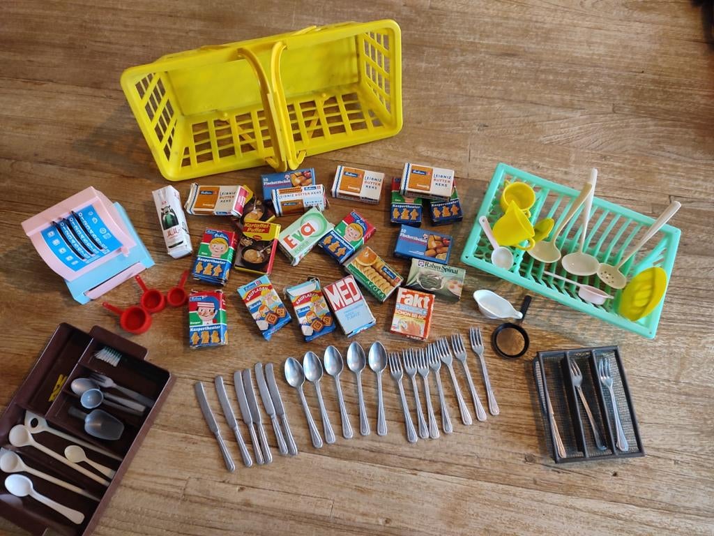 Vintage winkeltje, poppenhuis spullen, kassa, poppen enz., Ophalen of Verzenden, Gebruikt, Poppenhuis
