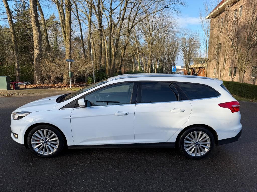 Ford FOCUS 1.0 Titanium - Navi - Airco - APK 12-2026 !!!, 125 pk, Gebruikt, Euro 6, Wit