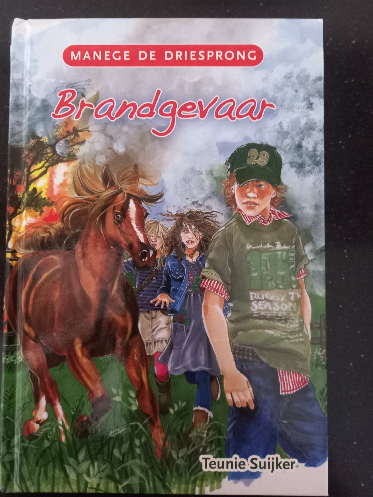 Teunie Suijker - Brandgevaar, Ophalen of Verzenden, Zo goed als nieuw, Fictie, Teunie Suijker