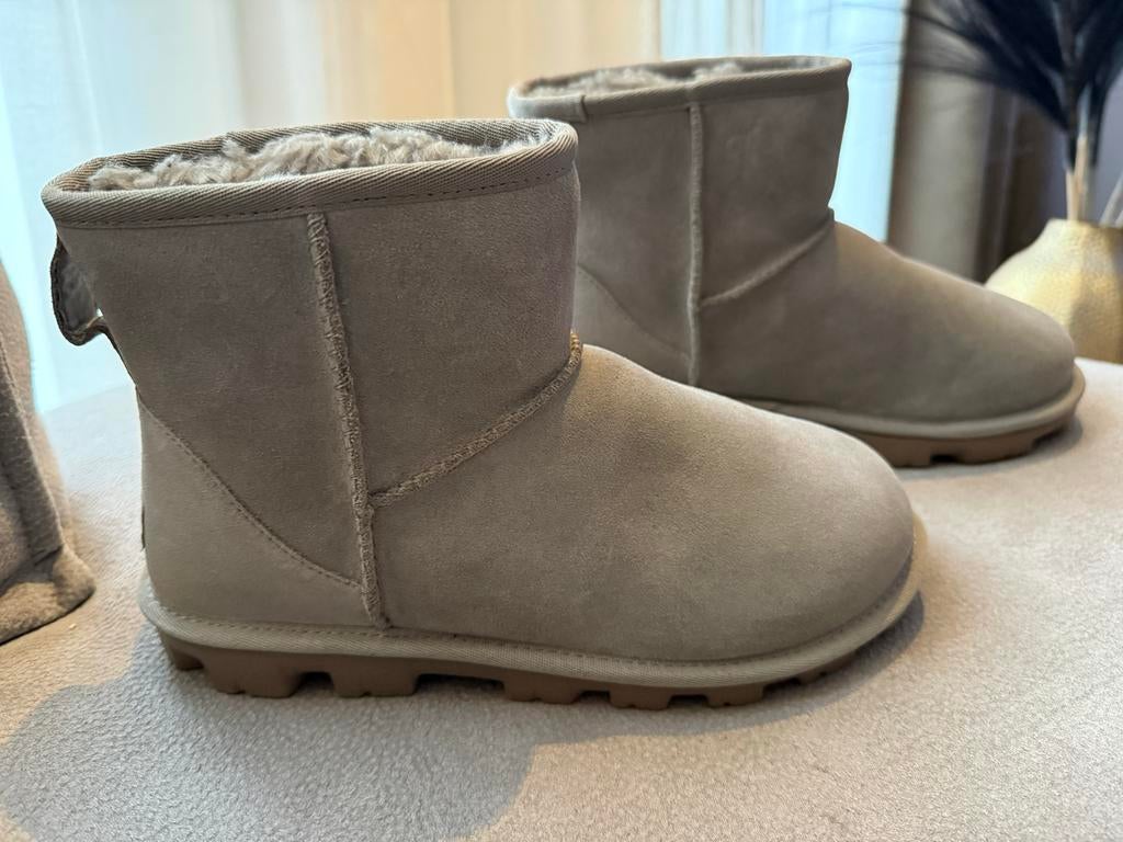 UGG Essential Mini Boots - Cobble Grey - Maat 37 nieuw, Kleding | Dames, Schoenen, Ophalen of Verzenden, Nieuw, Grijs, Lage of Enkellaarzen