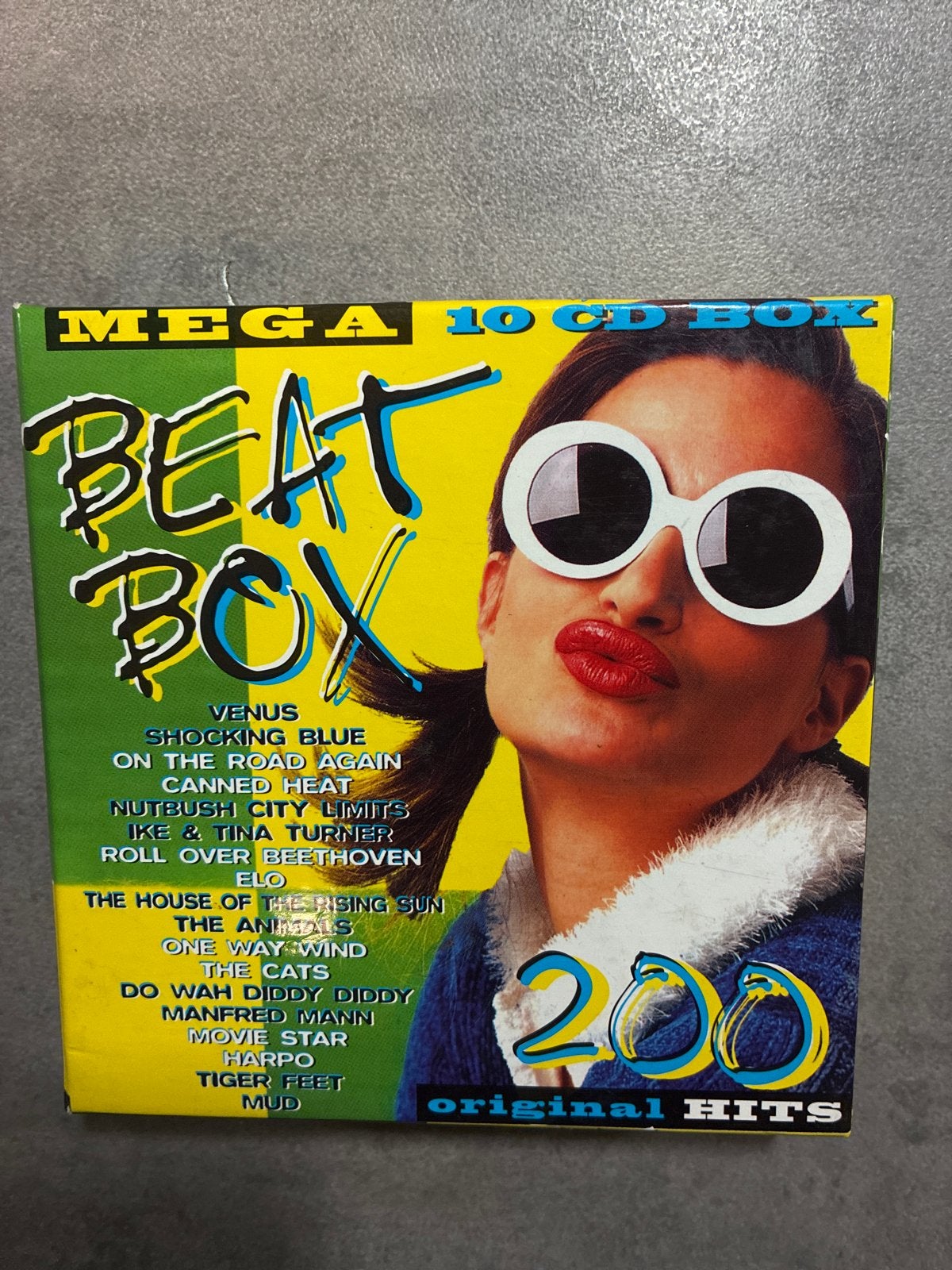 Mega Beat Box - 10 CD  box 1997. Bijna nieuw staat, Ophalen of Verzenden, Gebruikt, Pop, Boxset