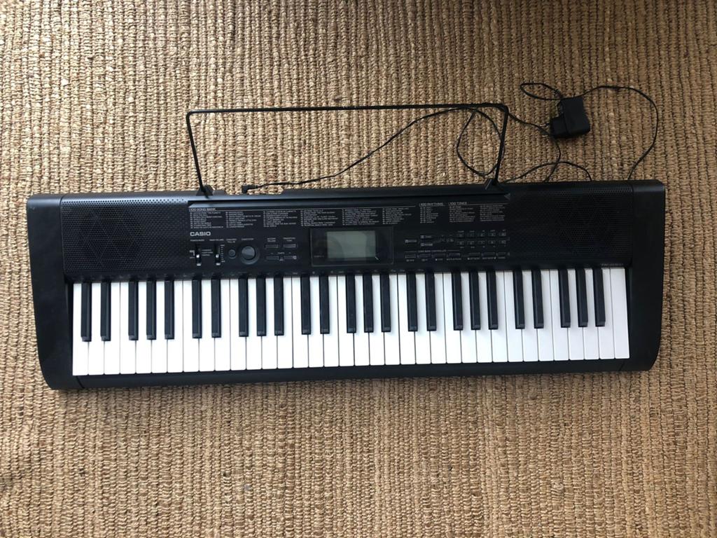 Keyboard met standaard, Ophalen, Casio, 61 toetsen, Zo goed als nieuw
