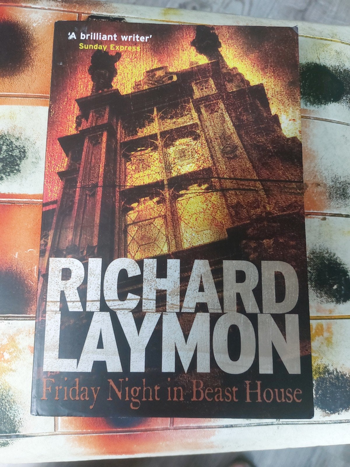 Richard Laymon - Friday Night in Beast House (Horror), Boeken, Gelezen, Richard Laymon, Ophalen of Verzenden, Fictie