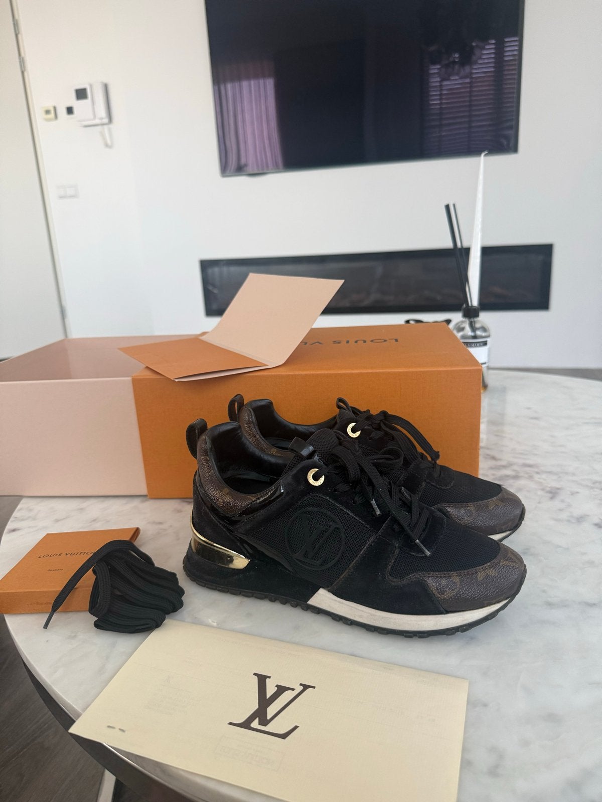 Louis Vuitton Run Away Sneakers Maat 36,5, Ophalen of Verzenden, Gedragen, Zwart, Sneakers of Gympen