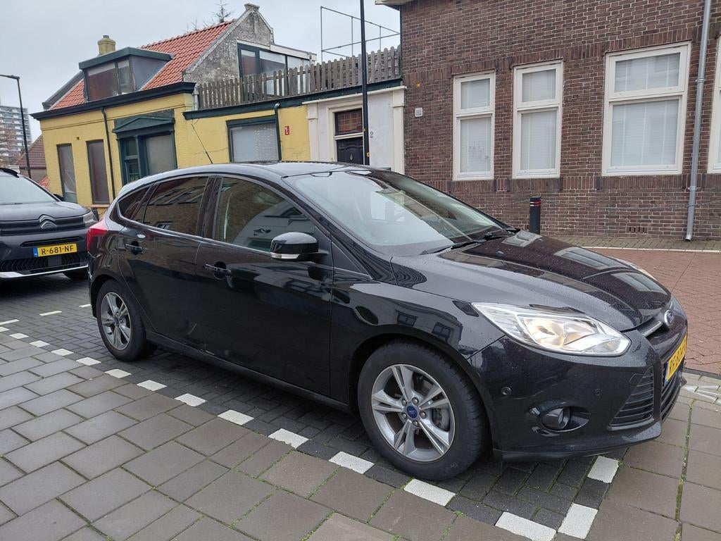 Ford Focus 1.0 Ecoboost 92KW 5D 2014 Zwart, Nette auto., Auto's, Ford, Particulier, Focus, Airbags, Airconditioning, Bluetooth