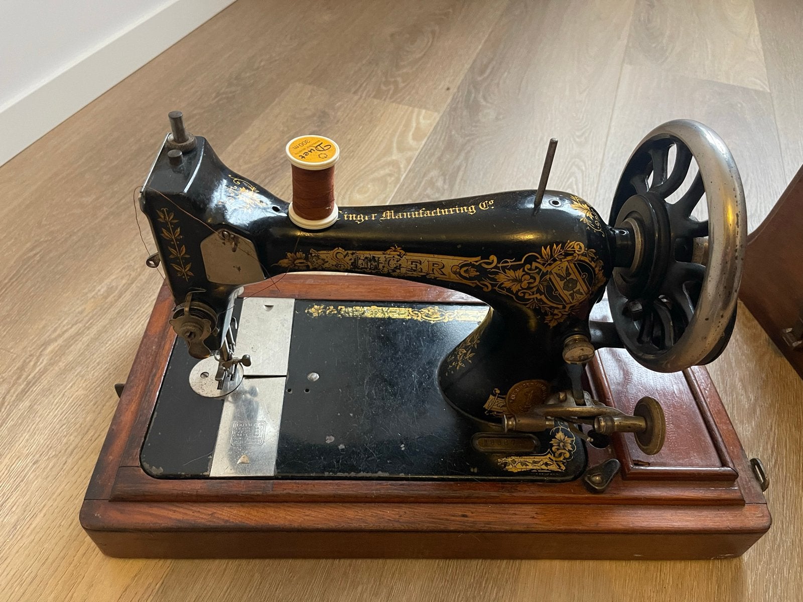 Antieke Singer Naaimachine met Houten Kap, Ophalen