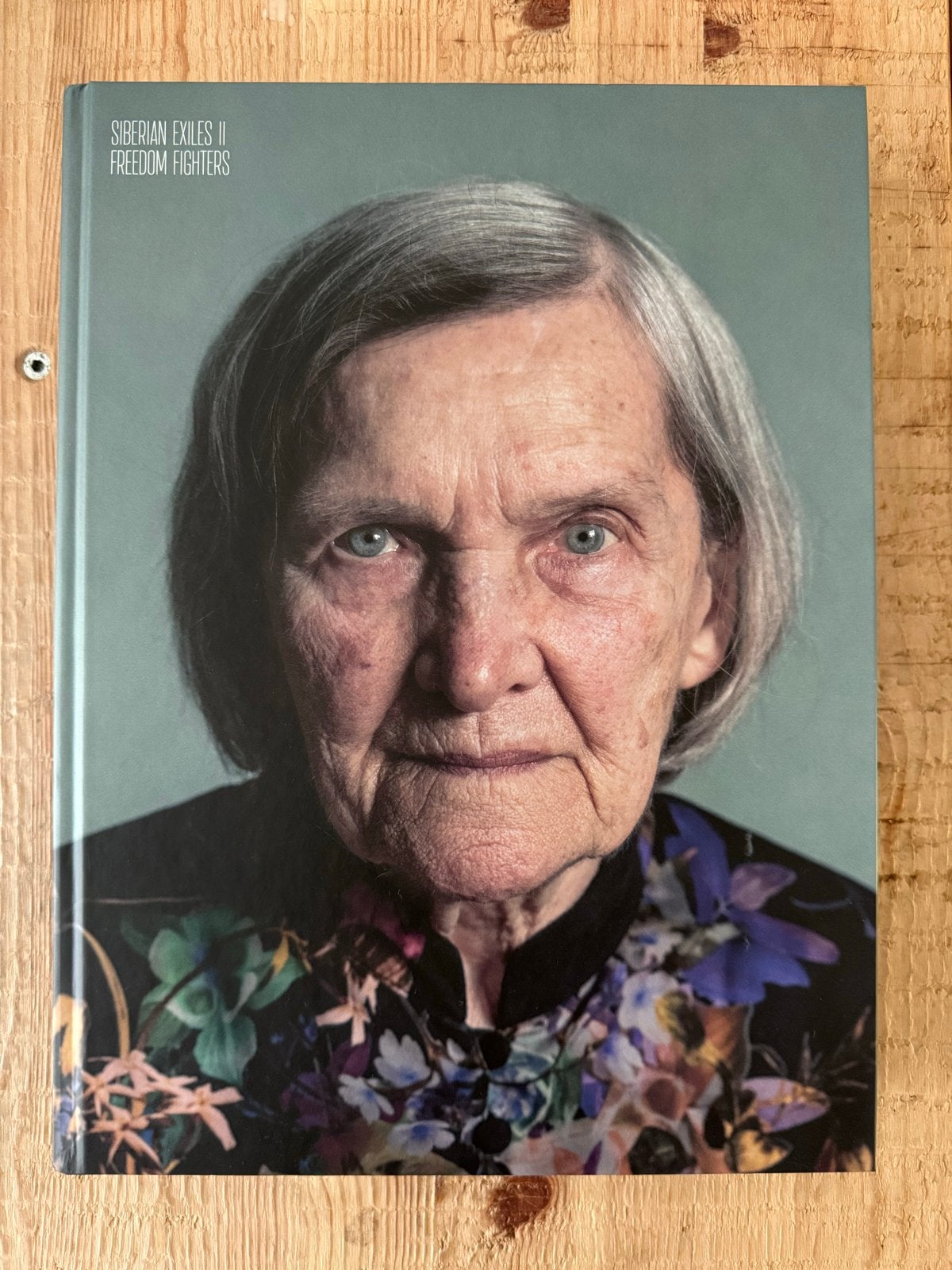 Siberian Exiles II: Freedom Fighters Gesigneerd + ingelijsd, Ophalen of Verzenden, Zo goed als nieuw, Fotografie algemeen