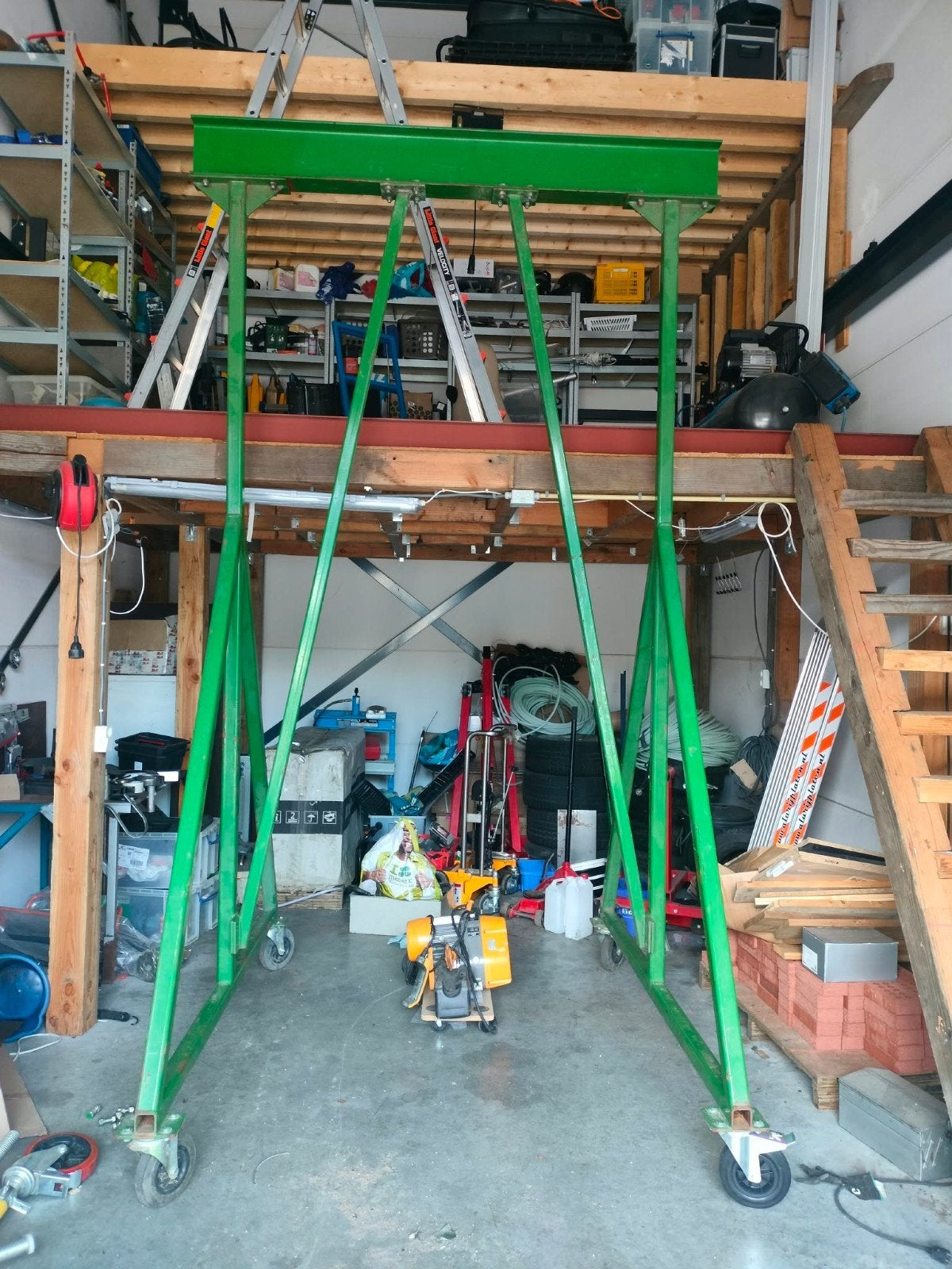 Verrijdbare Portaalkraan - 1 Ton Draagkracht, Ophalen, Zo goed als nieuw, Handmatig