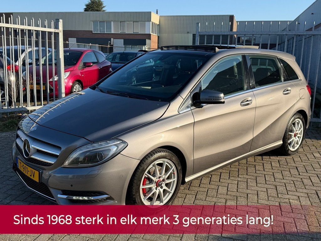 Mercedes-Benz B-klasse 180 Ambition HOGE INSTAP! PANORAMA l, Auto's, Mercedes-Benz, Voorwielaandrijving, Gebruikt, 4 cilinders