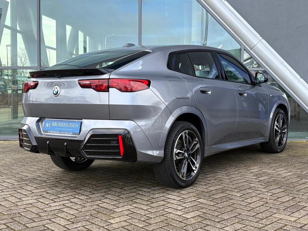 BMW X2 SDrive20i Launch Edition M sport Camera / Harman Kard, Gebruikt, Zwart, 156 pk, Bedrijf