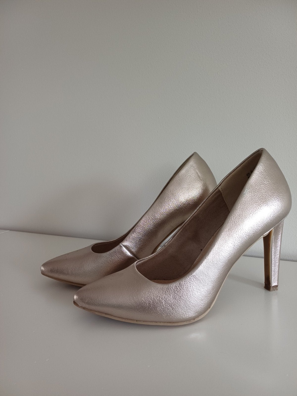 Marco Tozzi gouden pumps, maat 38, slechts 1x gedragen, Pumps, Overige kleuren, Marco Tozzi, Ophalen of Verzenden