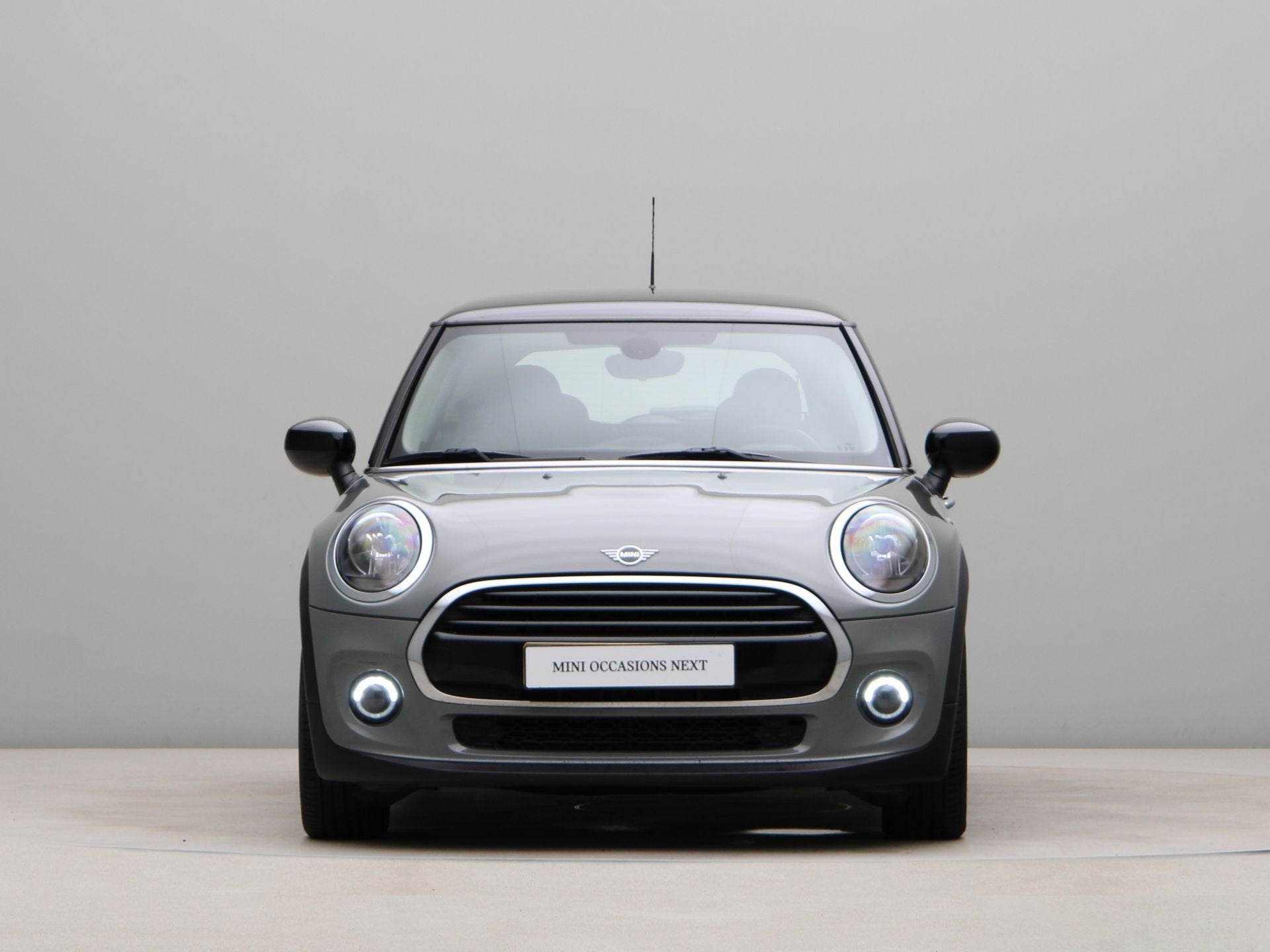 MINI 3-deurs Cooper Business Aut. (bj 2021, automaat), Gebruikt, Met garantie (alle), 4 stoelen, 49 €/maand
