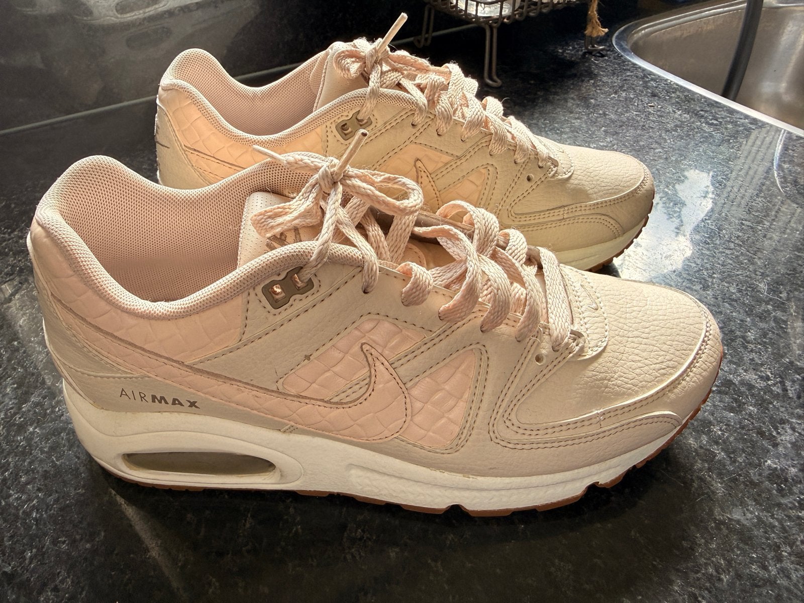 Nike Air Max Command Premium 38,5, Ophalen of Verzenden, Zo goed als nieuw, Beige, Sneakers of Gympen