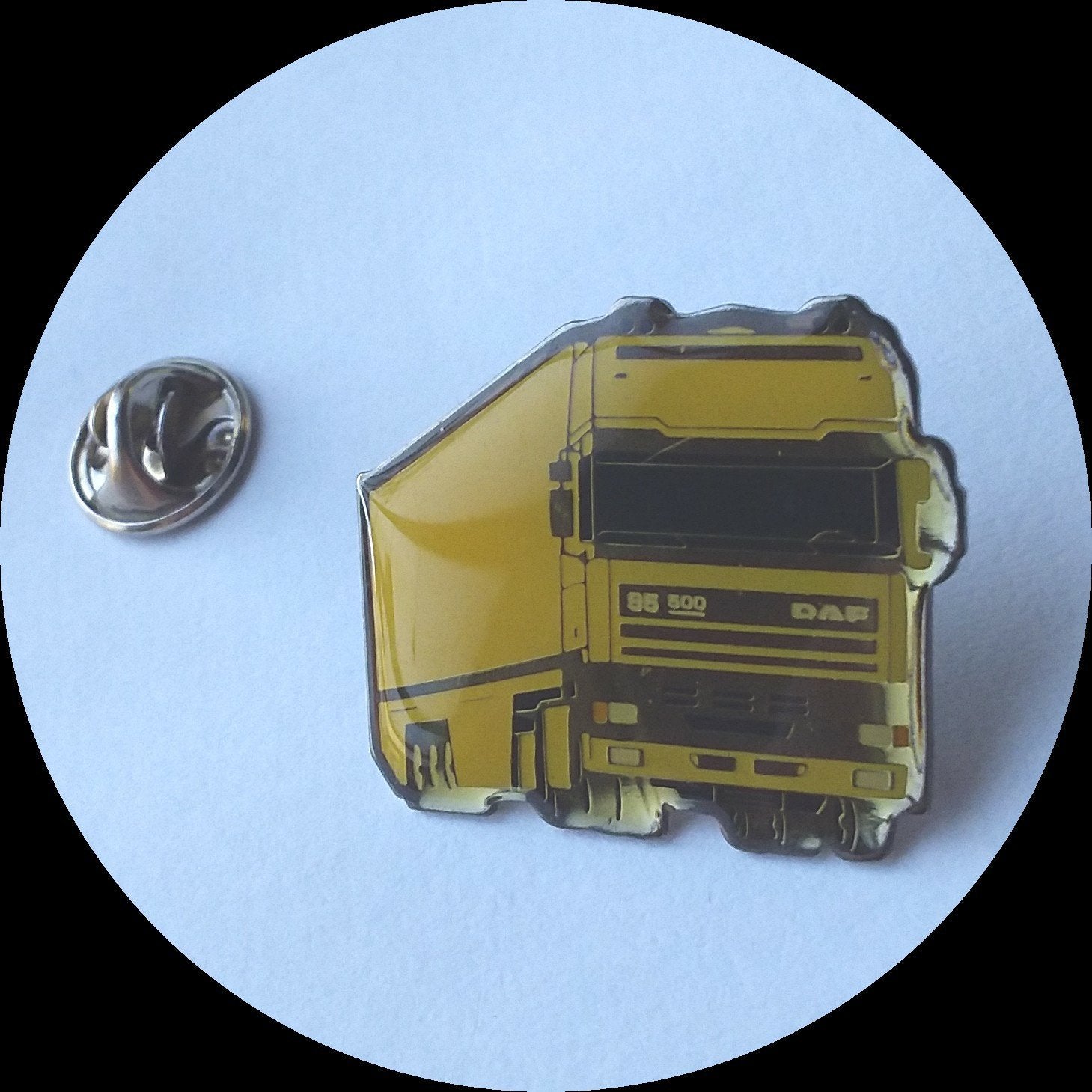 DAF 95 truck pin, Verzamelen, Speldjes, Pins en Buttons, Verzenden, Zo goed als nieuw, Transport, Speldje of Pin