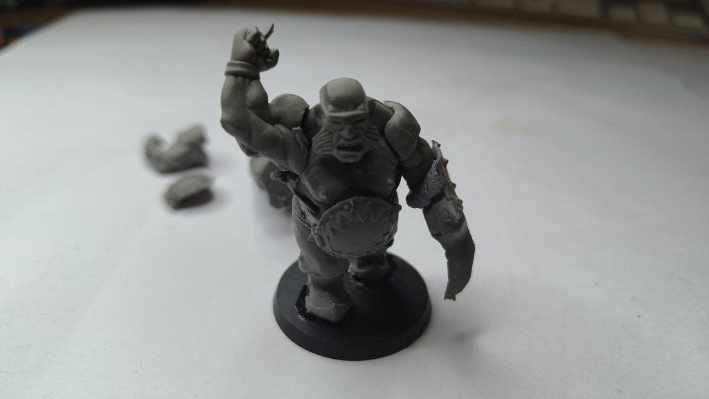 bloodbowl ogre plastic, Ophalen of Verzenden, Nieuw, 1:50 of kleiner, Figuur of Figuren