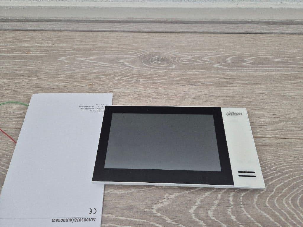 Dahua VTH2421FW-P Video Intercom Monitor, Ophalen of Verzenden, Ingebouwde camera, Gebruikt, Bedraad