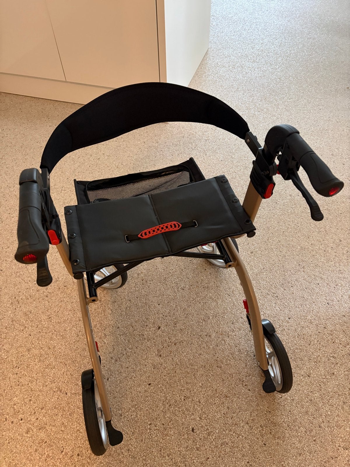 Bijna nieuwe Rollator, Diversen, Ophalen of Verzenden, Opvouwbaar, Zo goed als nieuw
