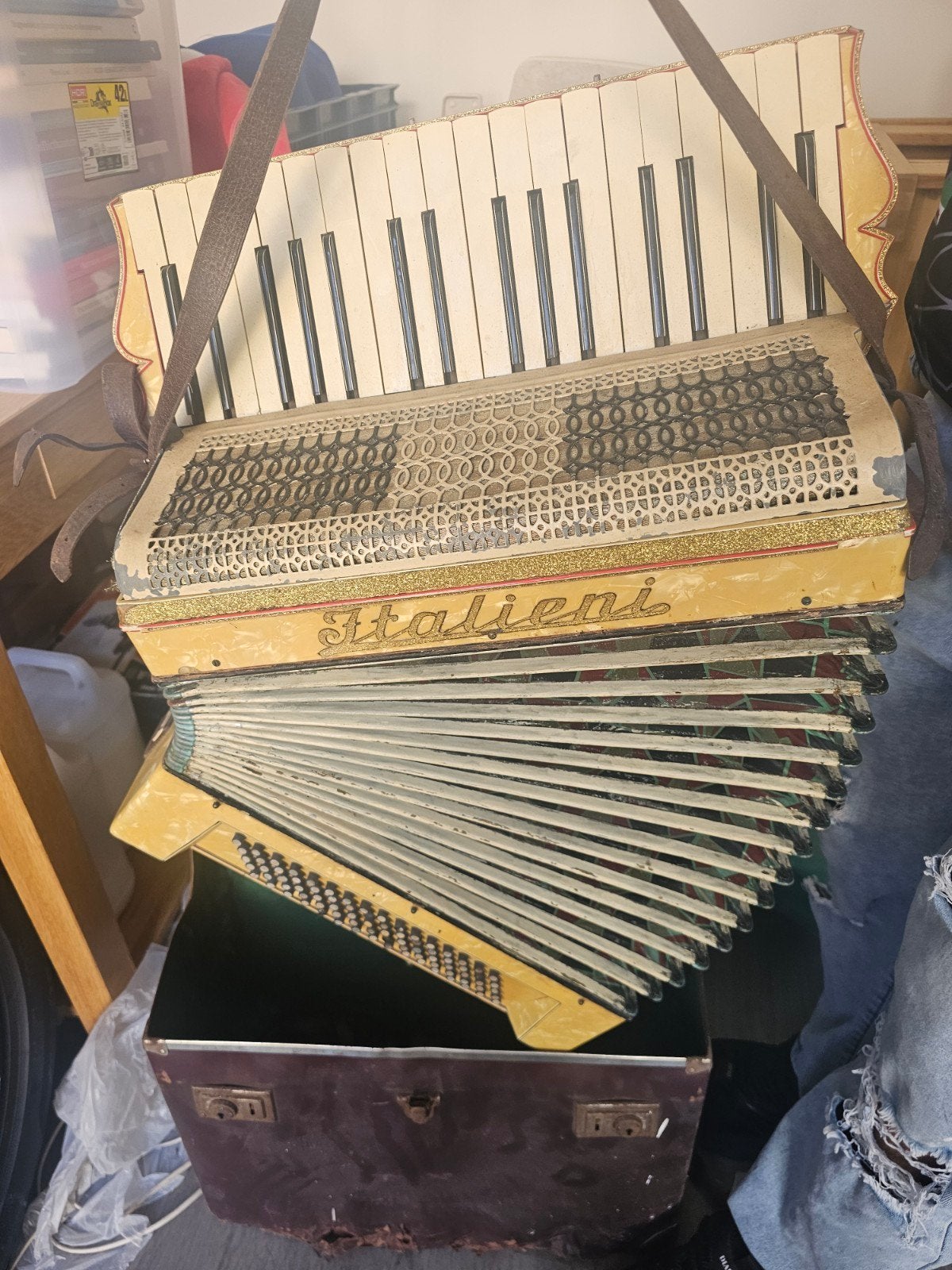 Vintage Italiani Toetsaccordeon met koffer en riemen, Gebruikt, Met koffer, Toetsaccordeon, 120-bas