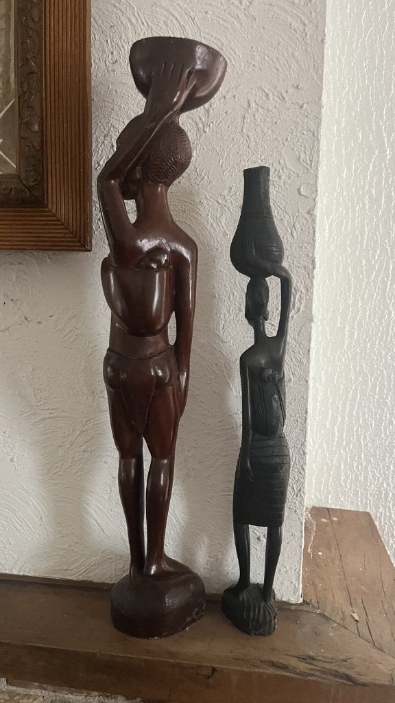 2 handgesneden Afrikaanse houten beelden — bieden, Ophalen of Verzenden