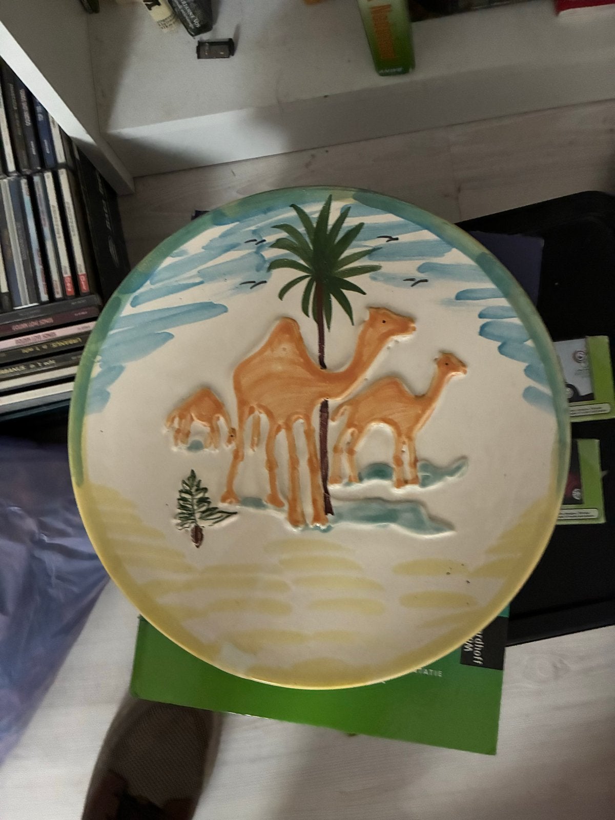 Decoratieve schaal met kamelen en palmboom, Ophalen, Gebruikt, Meerkleurig, Oosters