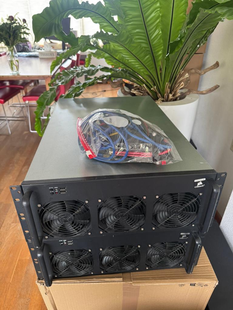 2x mining/server case + veel gpu risers, Computers en Software, Computerbehuizingen, Zo goed als nieuw, Ophalen of Verzenden