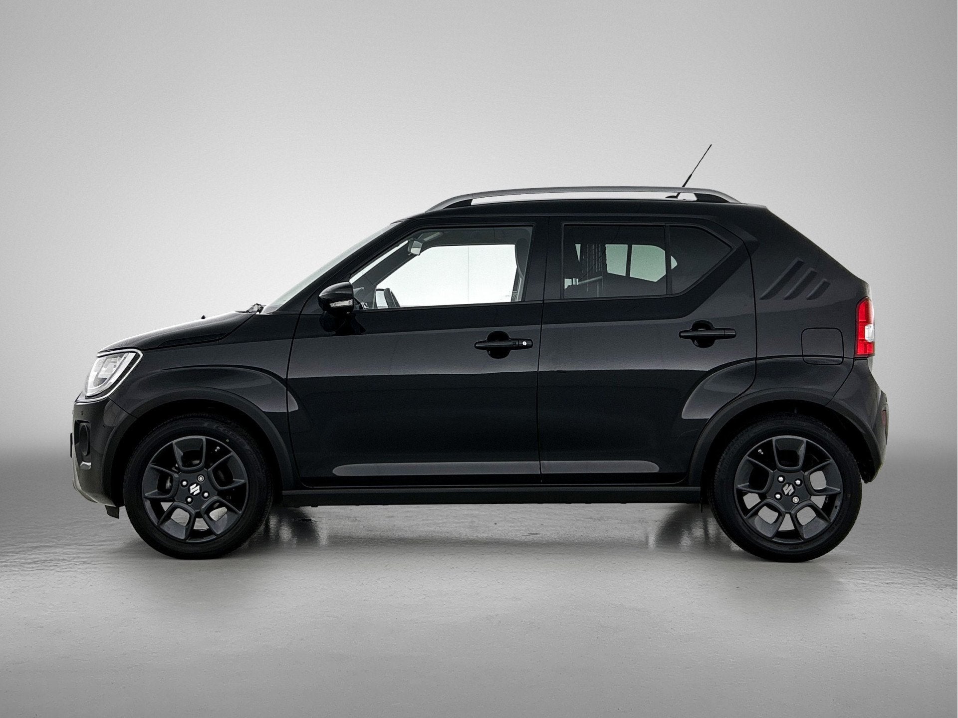 Suzuki Ignis 1.2 Smart Hybrid Style (bj 2022, automaat), Auto's, Stof, Gebruikt, 4 cilinders, Zwart