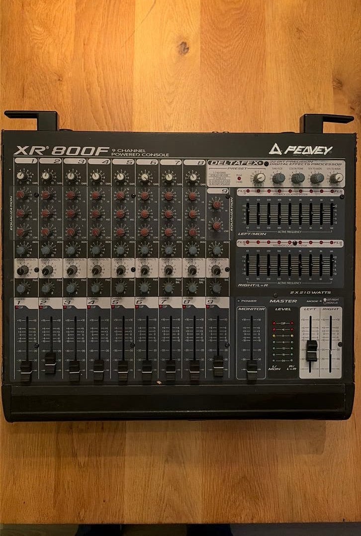 Peavey XR 800F 9-kanaals Powermixer, Muziek en Instrumenten, Ophalen, Gebruikt, 5 tot 10 kanalen, Microfooningang