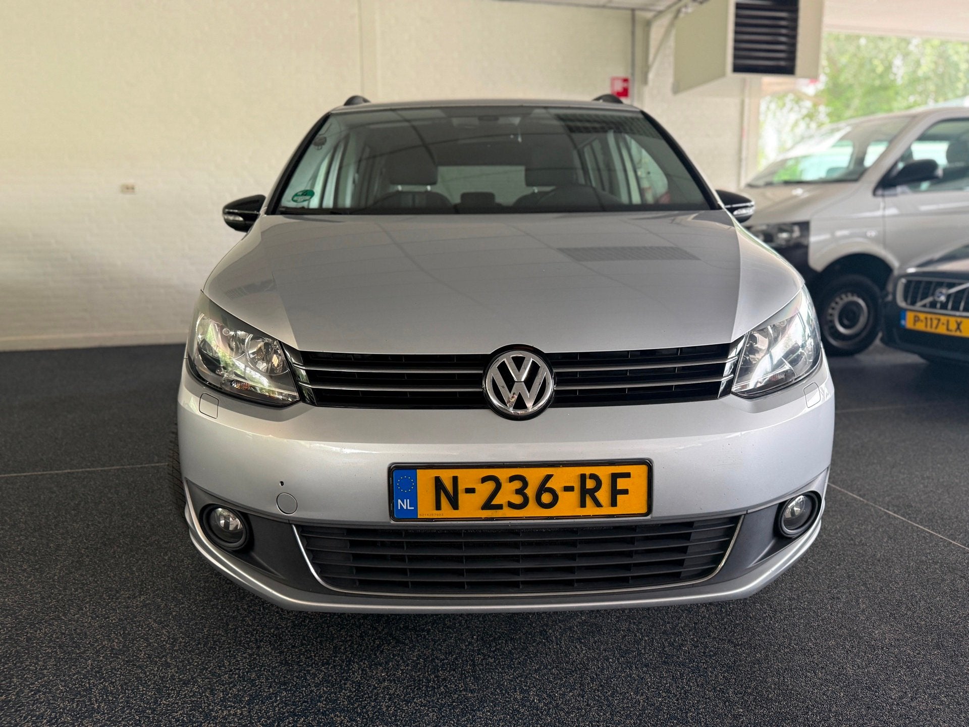 Volkswagen Touran 1.6 TDI Highline BlueMotion 7 Persoons | N, Voorwielaandrijving, Stof, Gebruikt, 4 cilinders