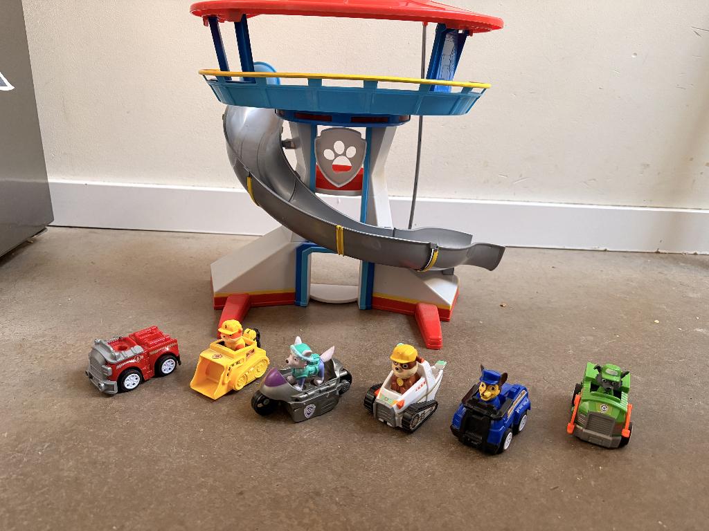 Paw Patrol uitkijktoren met 5 actiefiguren en auto's, Kinderen en Baby's, Speelgoed | Actiefiguren, Ophalen, Gebruikt