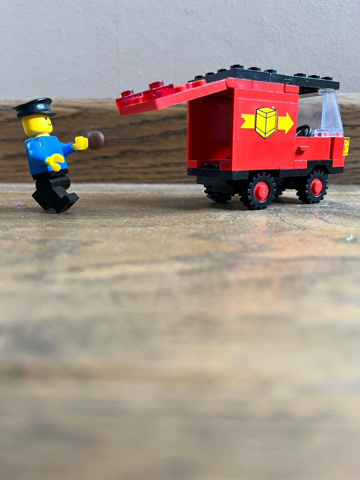 Lego 6624 Legoland Classic Bezorgbus met mini figure, Gebruikt, Lego, Ophalen of Verzenden, LEGOLAND