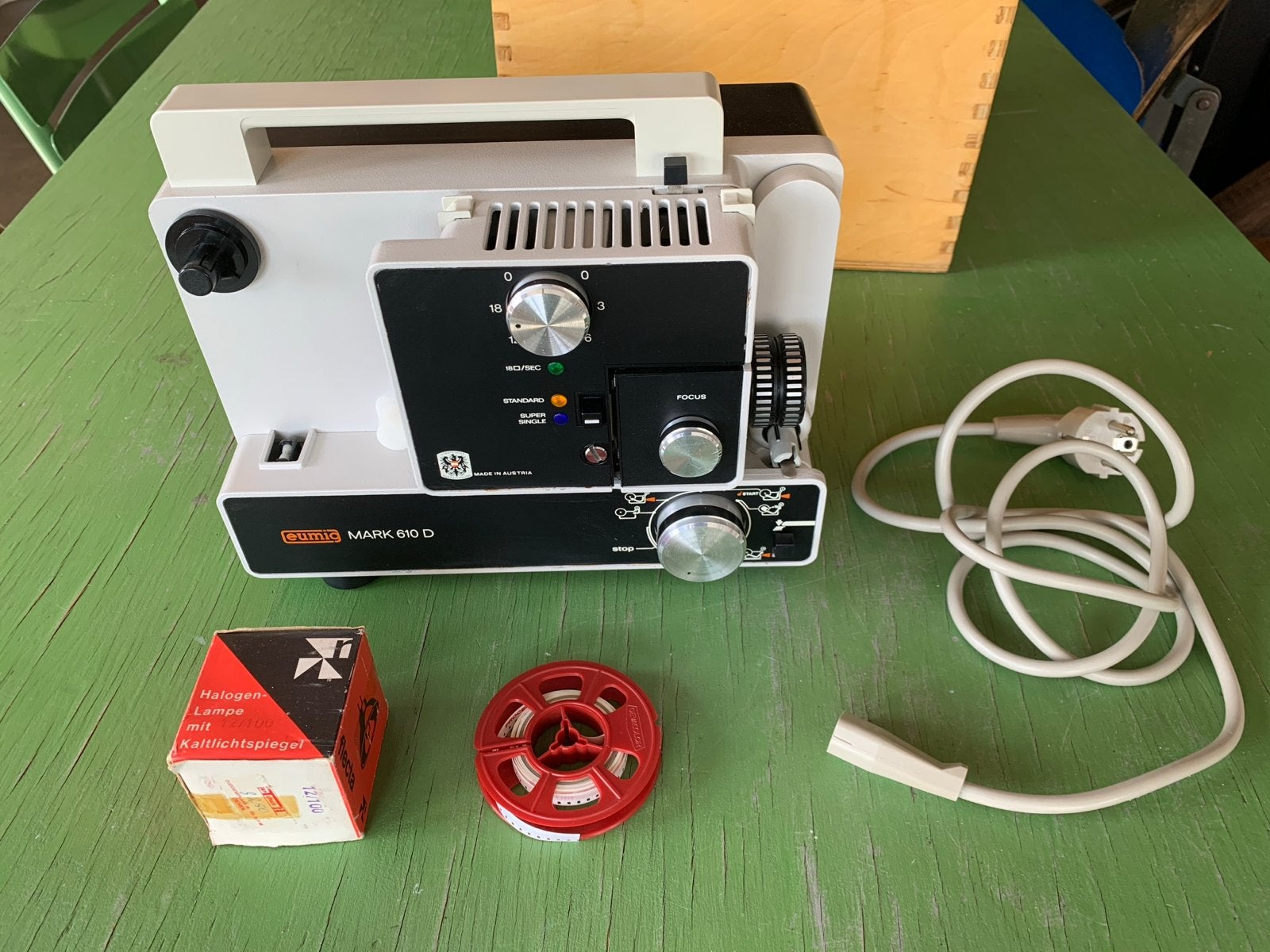 Eumig Mark 610 D Filmprojector met Houten Kist, Ophalen, Accessoire