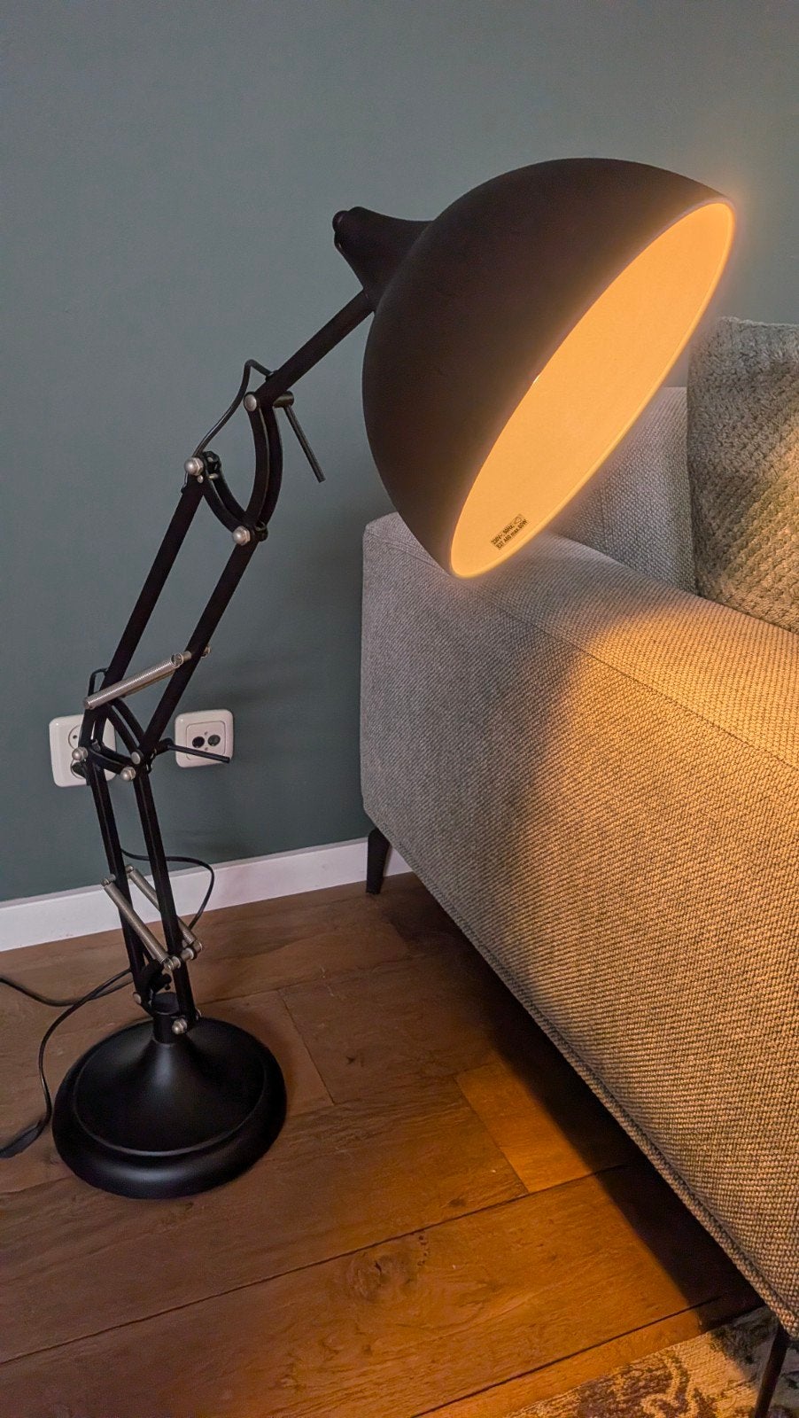 Zwarte metalen industriële vloerlamp, Huis en Inrichting, Ophalen, E27 (groot), Zo goed als nieuw, Minder dan 100 cm