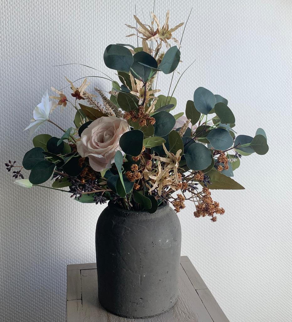 Zijde bloemenstuk, Ophalen