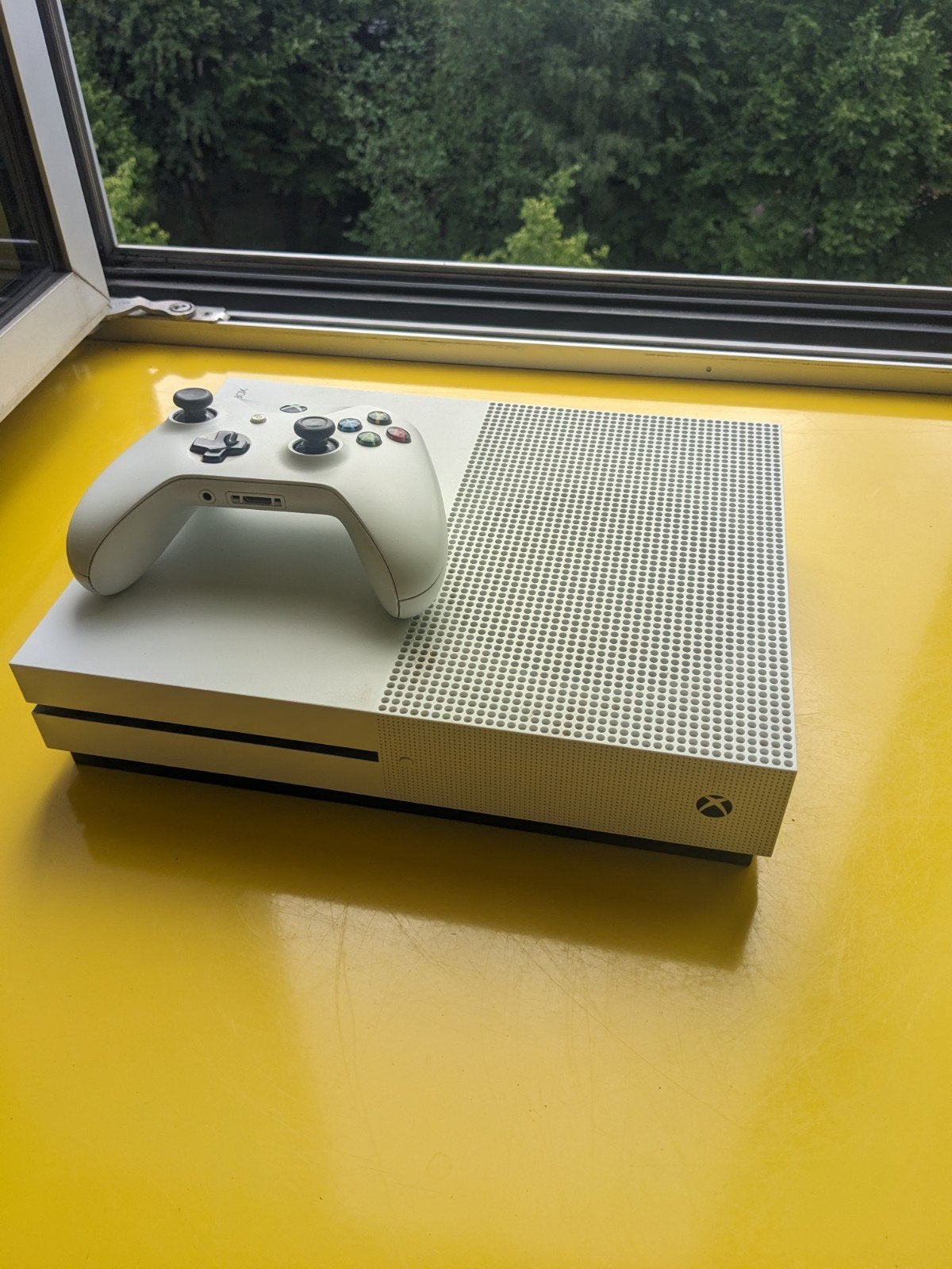 Werkende Xbox One S met (blue-ray) disc player + controller, Spelcomputers en Games, Spelcomputers | Xbox One, Gebruikt, Xbox One S