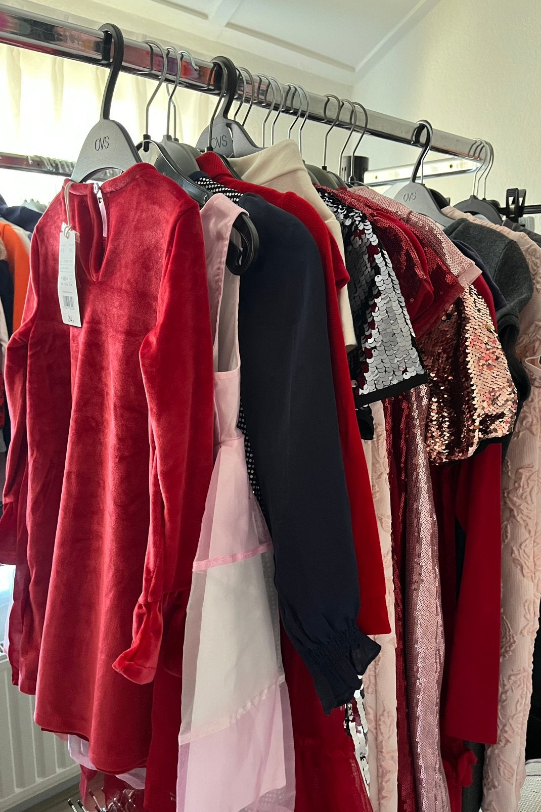 Partij nieuwe kleding (1000+ stuks) met prijskaartjes, Ophalen, Textiel